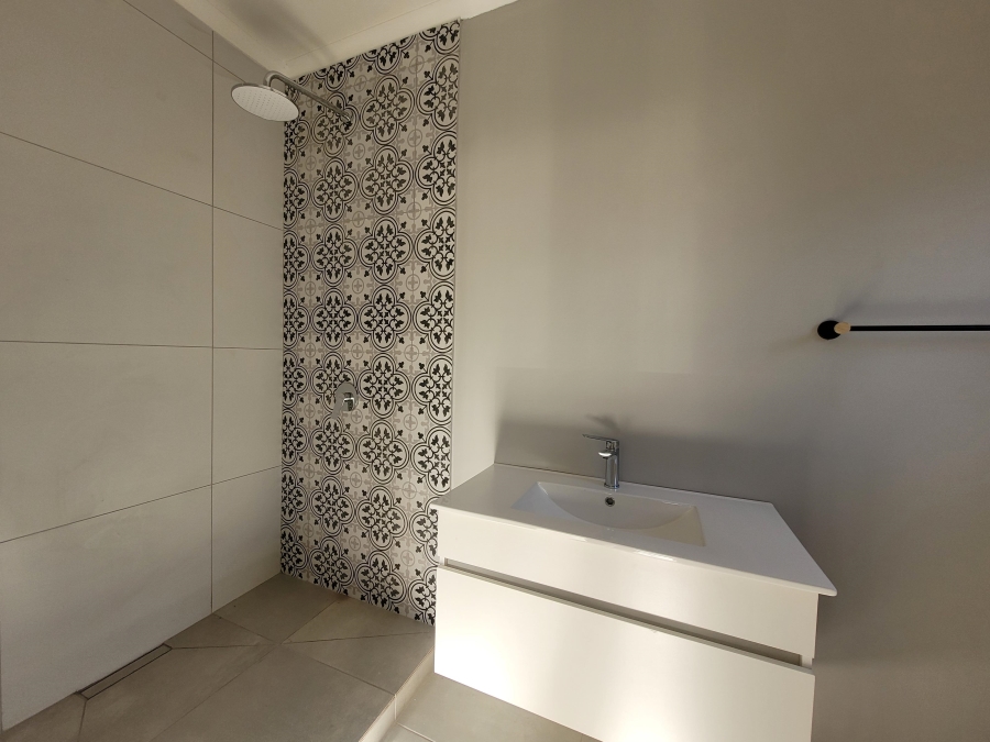 To Let 3 Bedroom Property for Rent in Wavecrest Eastern Cape